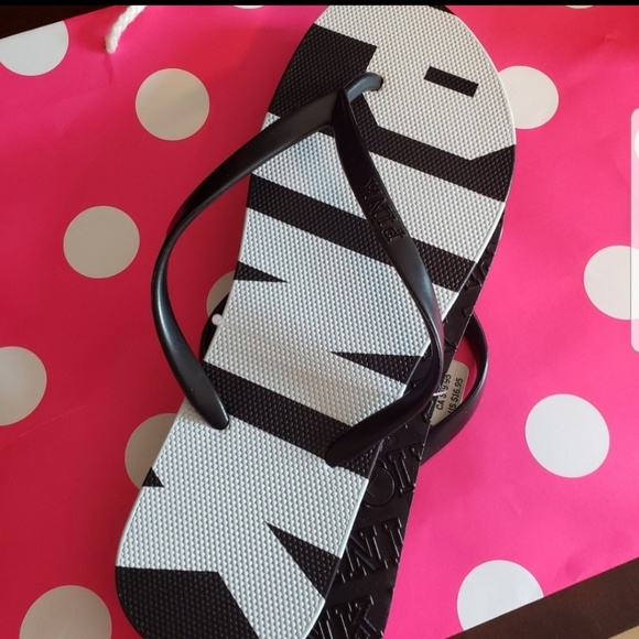 (S LEFT)! VS PINK LOGO FLIP FLOPS - Picture 3 of 3